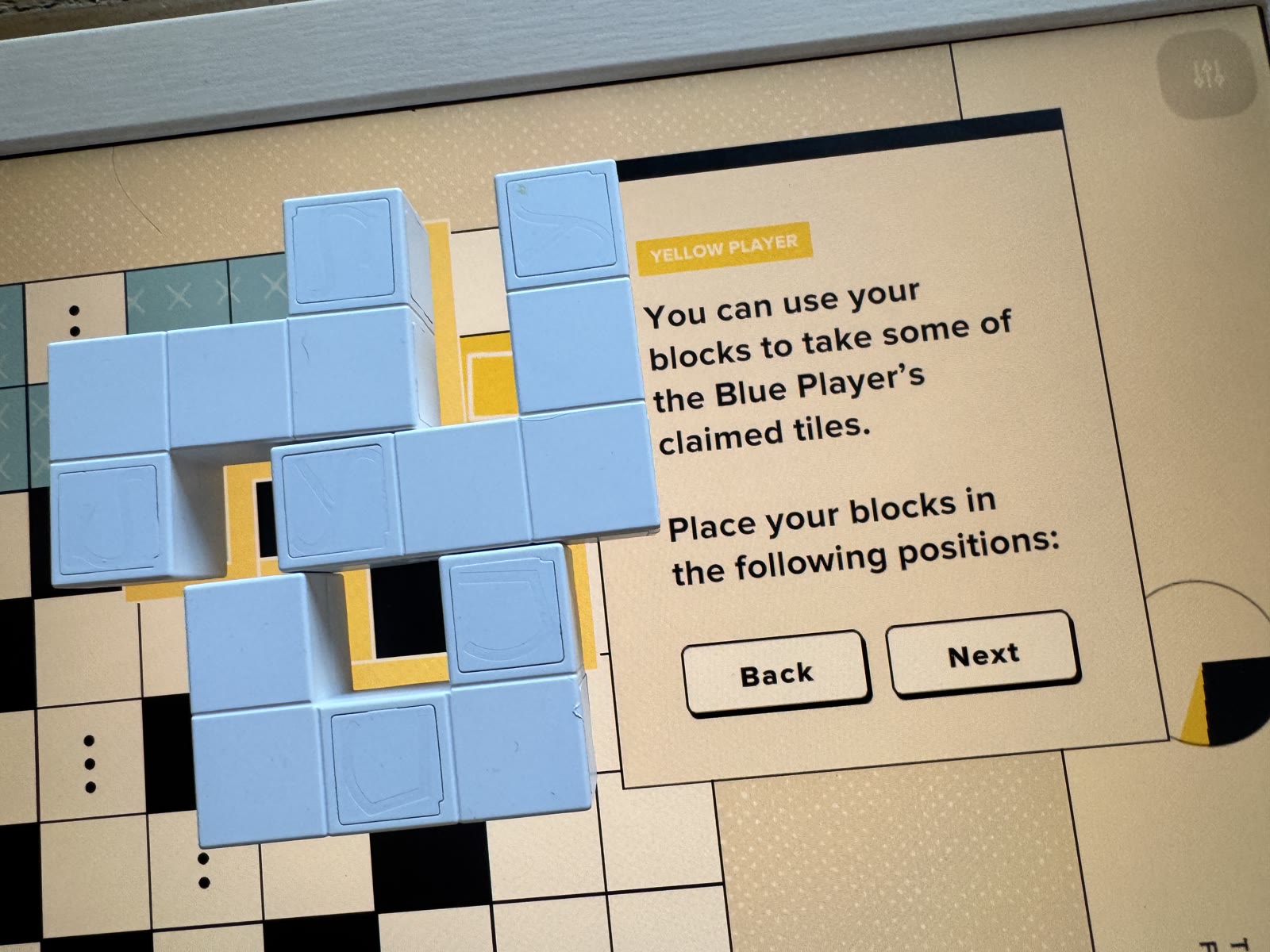 Yellow blocks placed across highlighted Blue territory.