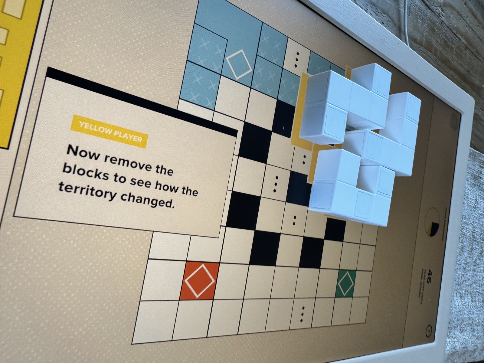 Yellow blocks awaiting removal after turn confirmation.